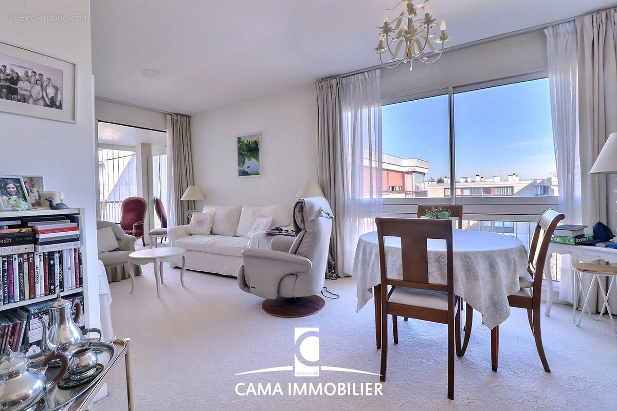 Appartement à FONTENAY-LE-FLEURY