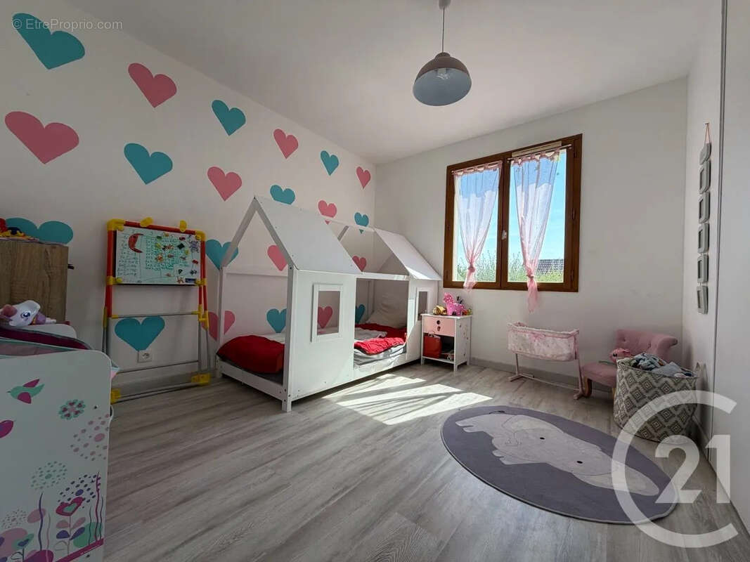 Maison 122 m² à Saint-Hilaire-La-Gravelle  - photo 7