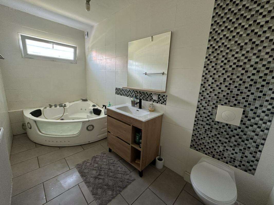 Maison à SAINT-ETIENNE-DU-ROUVRAY