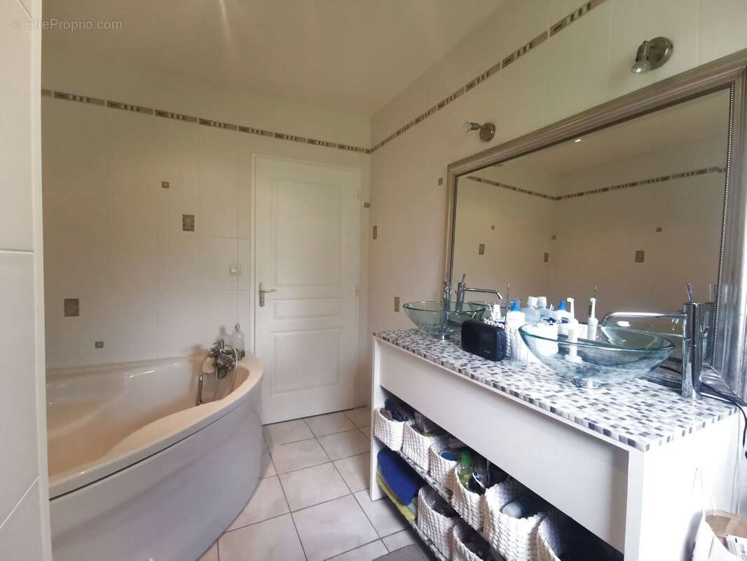 Maison à SAINT-SEBASTIEN-DE-MORSENT