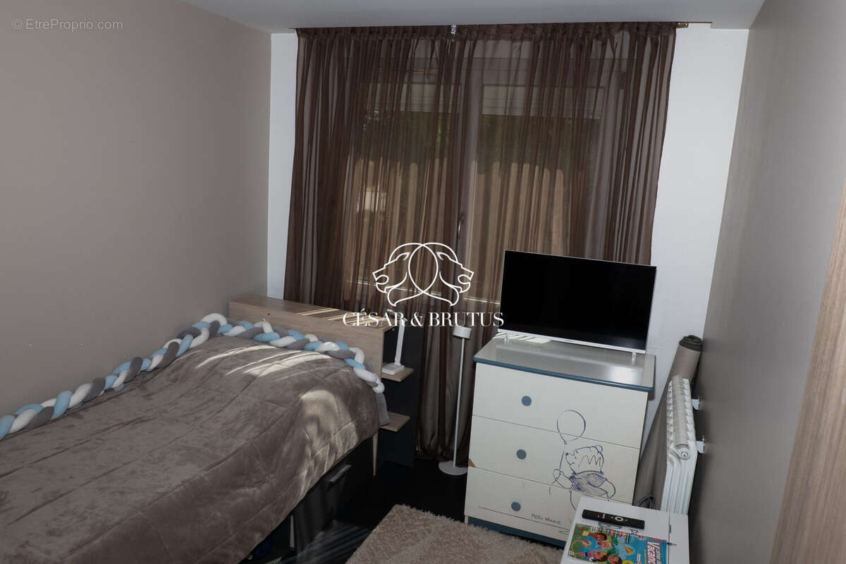 Appartement 94 m² à Decines-Charpieu  - photo 7