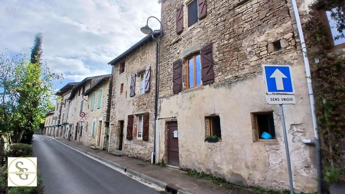   - Maison à LES CABANNES