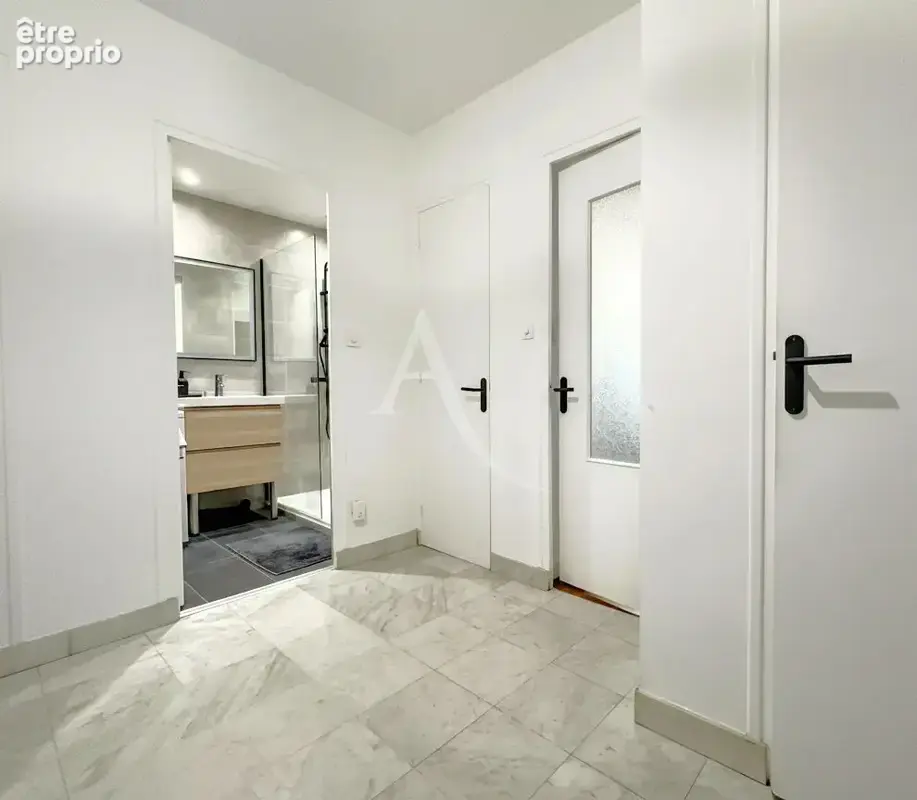 Appartement  2 pièces proche Part-Dieu en rez de chaussée sur cour - photo 3