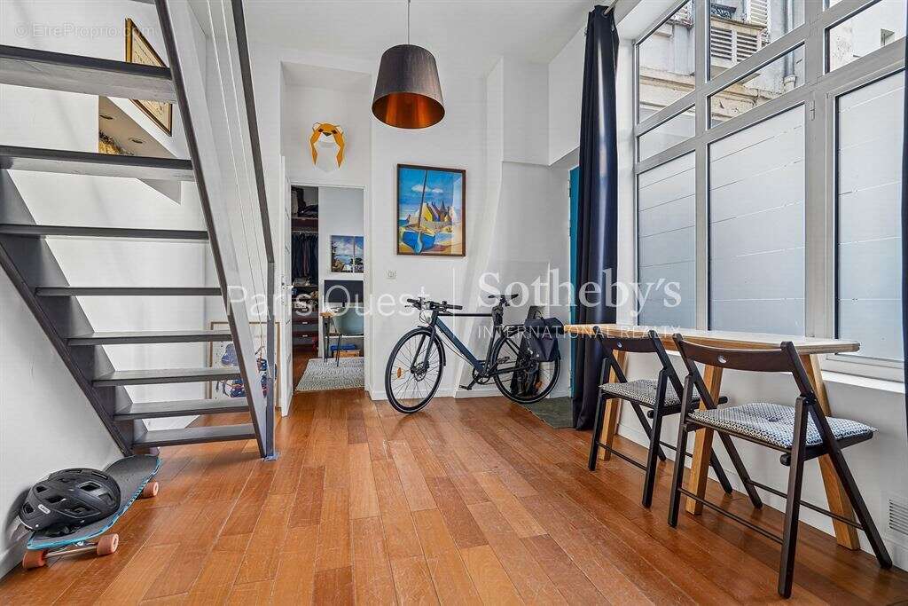 Appartement à NEUILLY-SUR-SEINE