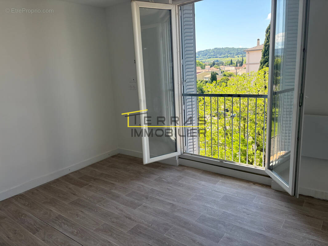 Appartement à VALREAS