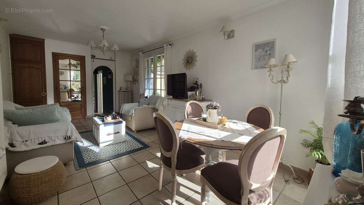 Maison à AULNAY-SUR-MAULDRE