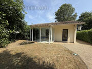 Maison à SAINT-MEDARD-DE-GUIZIERES
