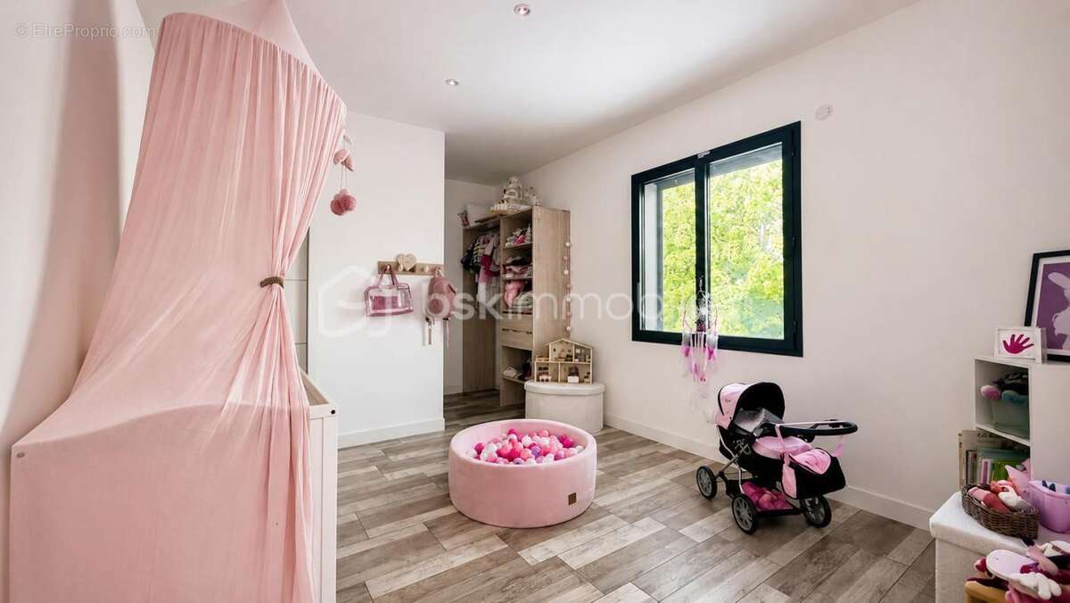 Achat Villa contemporaine RT 2012 de plain-pied – 130 m² habitables + 130 m² aménageables – Piscine – Terrain 1 500 m² - photo 12