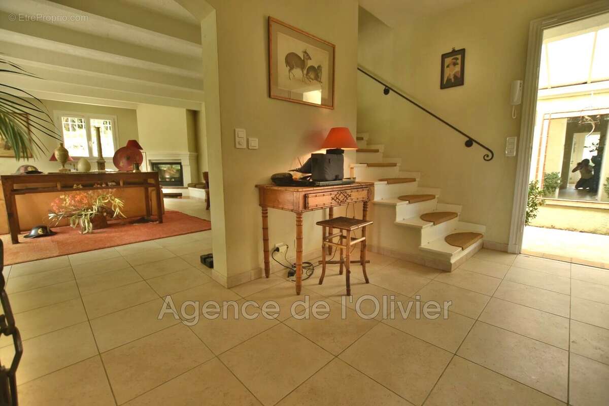 Maison à VALBONNE