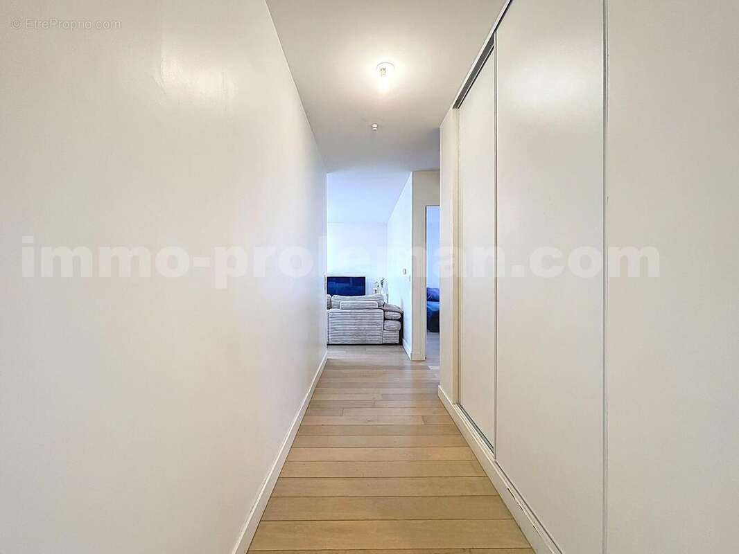 Appartement_T3_Annemasse_Genève_Ceva_tramway_Suisse_investissement_hyper_centre_Séjour_balcon_cuisine_couloir_ - Appartement à ANNEMASSE