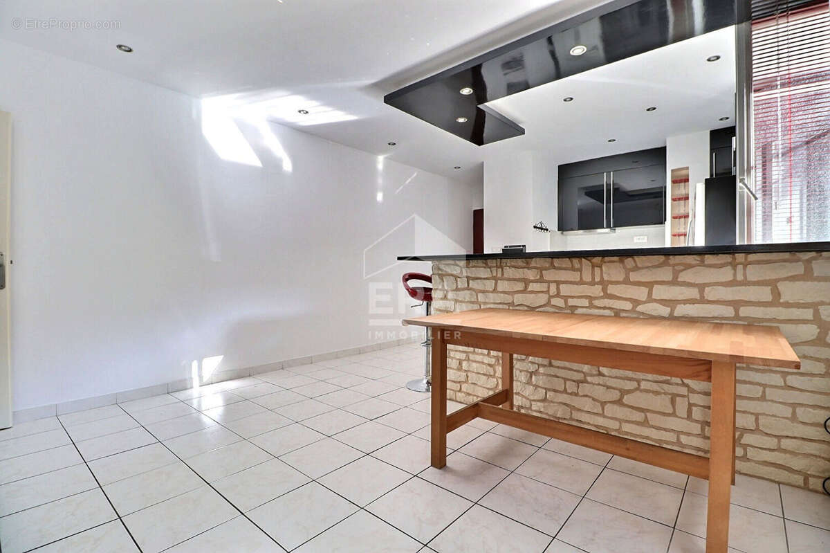 Appartement à AUBERVILLIERS
