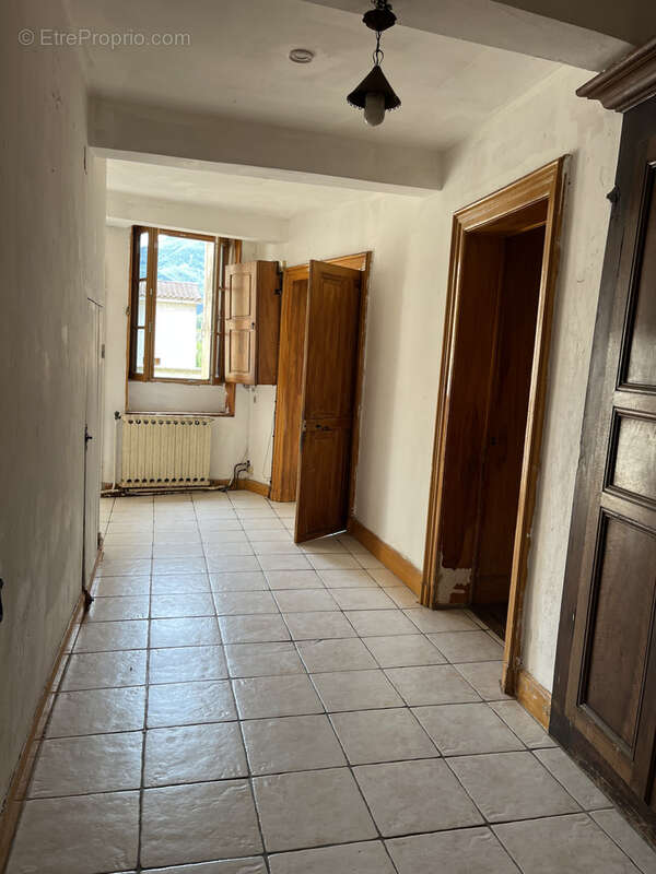 Maison à MONTJOUX