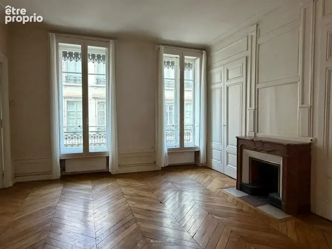 F4 - 143 m² - Rue Duhamel- 69002 Lyon - photo 2