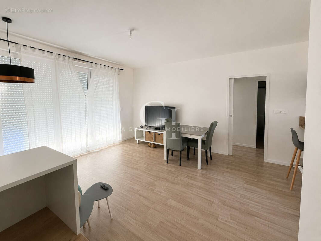 Appartement 66 m² à Avrille  - photo 7