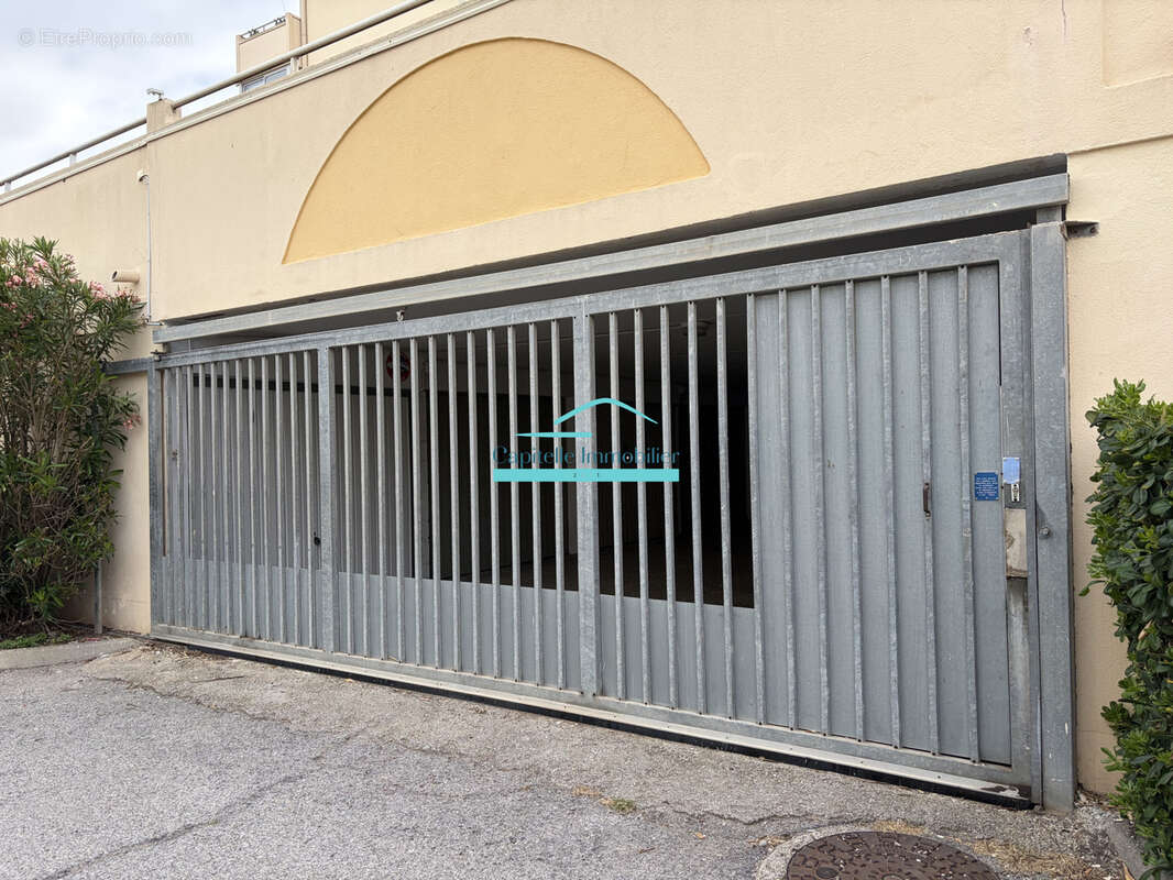 Parking à FRONTIGNAN
