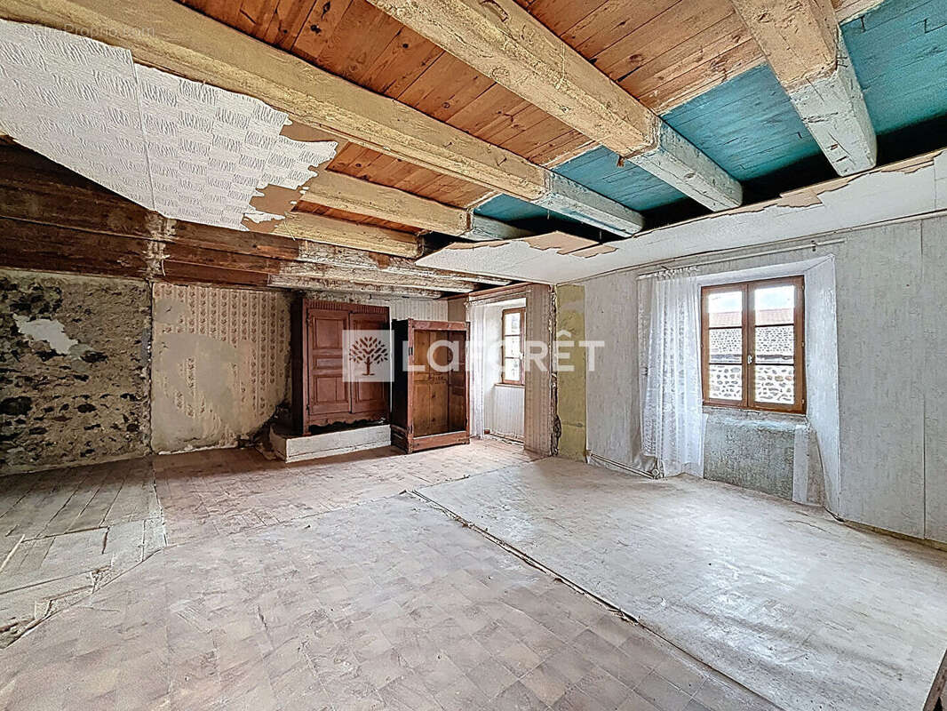 Corps de ferme en pierre avec grange - 151 m² -- Fort potentiel - photo 5