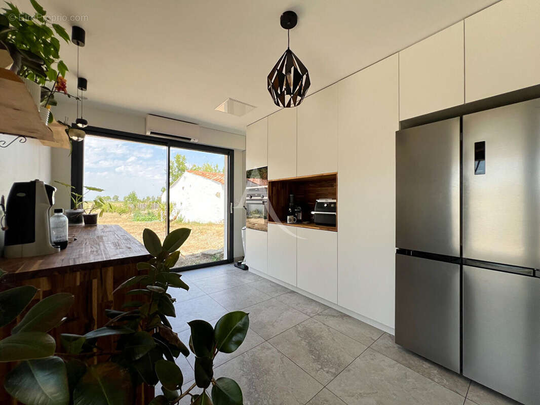 Maison 135 m² à Saint-Michel-En-L'herm  - photo 2