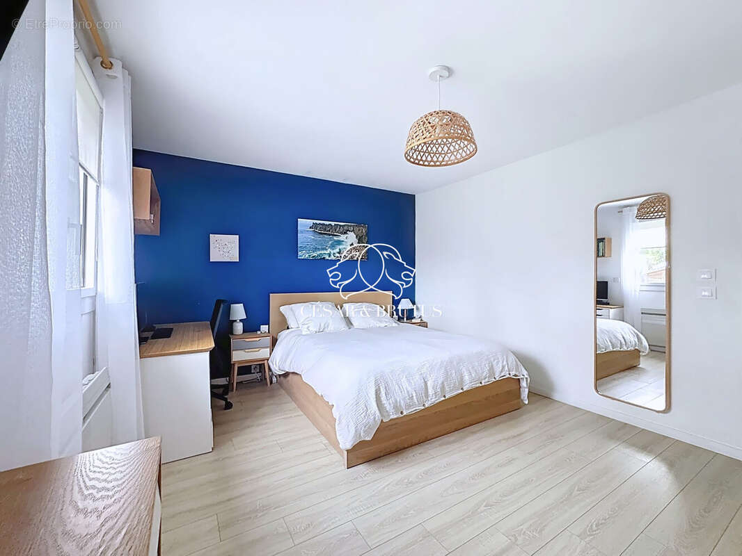 Chambre parentale - Maison à CHASSIEU