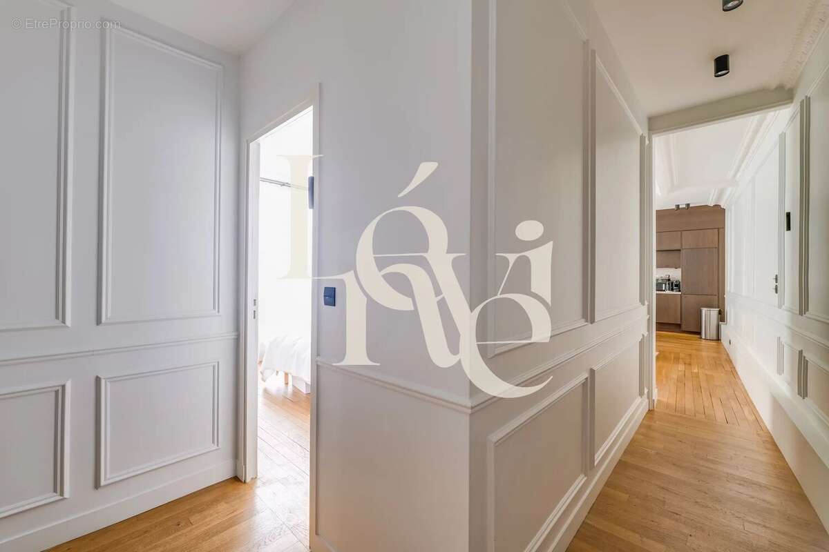 Appartement à PARIS-16E