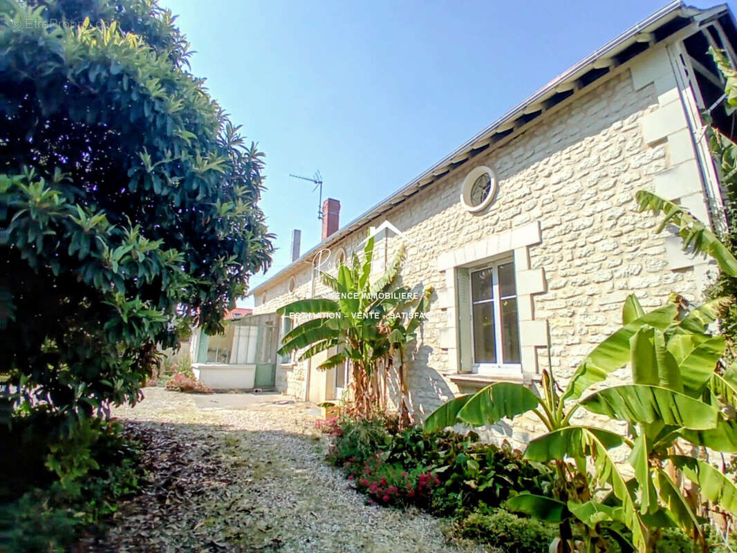 Belle longère avec beaucoup de charme - Maison à NAINTRE