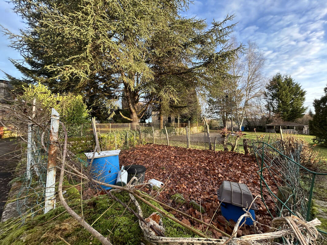 Maison à LA ROCHE-CANILLAC