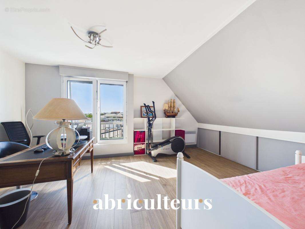 Appartement à CHARENTON-LE-PONT