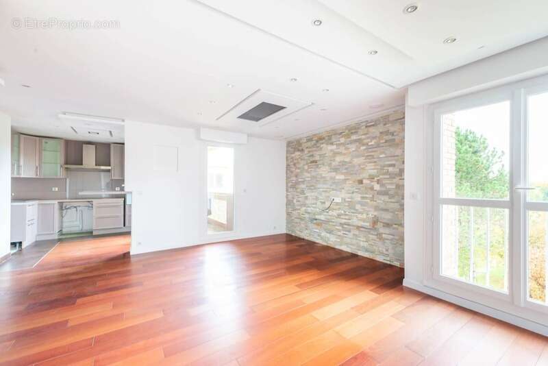 Appartement à EZANVILLE