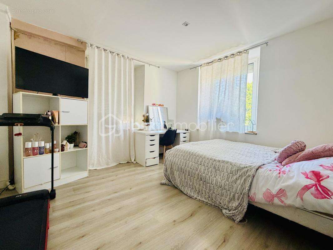 Grande maison de campagne avec plusieurs dépendances - photo 10