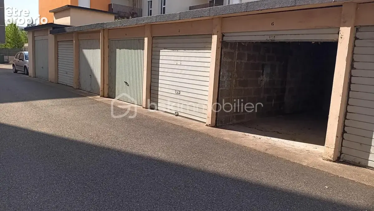 Parking à LYON-8E
