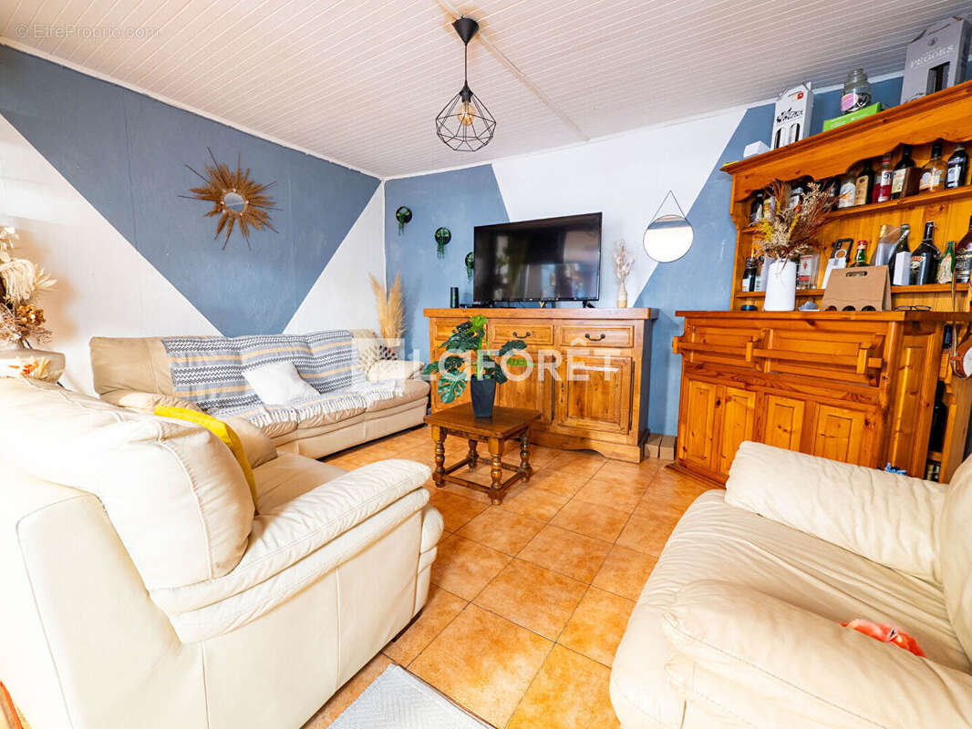 Maison de village à ILLE SUR TET , garage, 1 chambre et 1 bureau - photo 2
