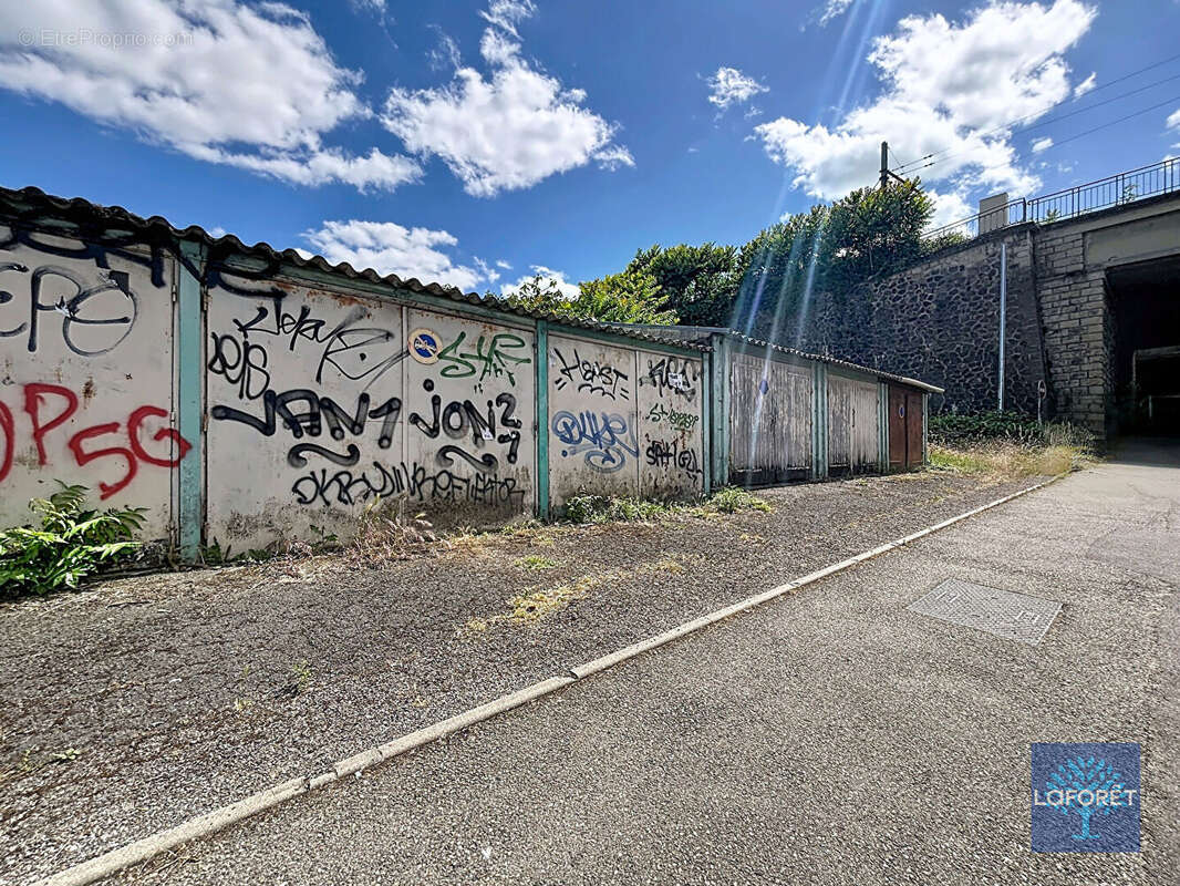 Parking à SAINT-GERMAIN-AU-MONT-D'OR