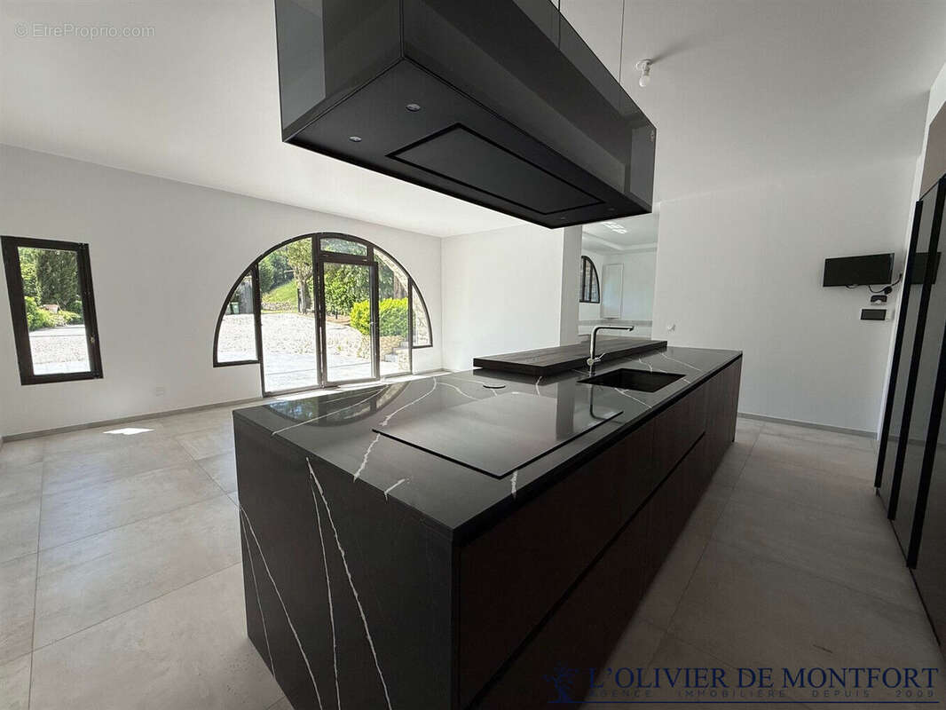 Maison Montchauvet de 395 m² - photo 8
