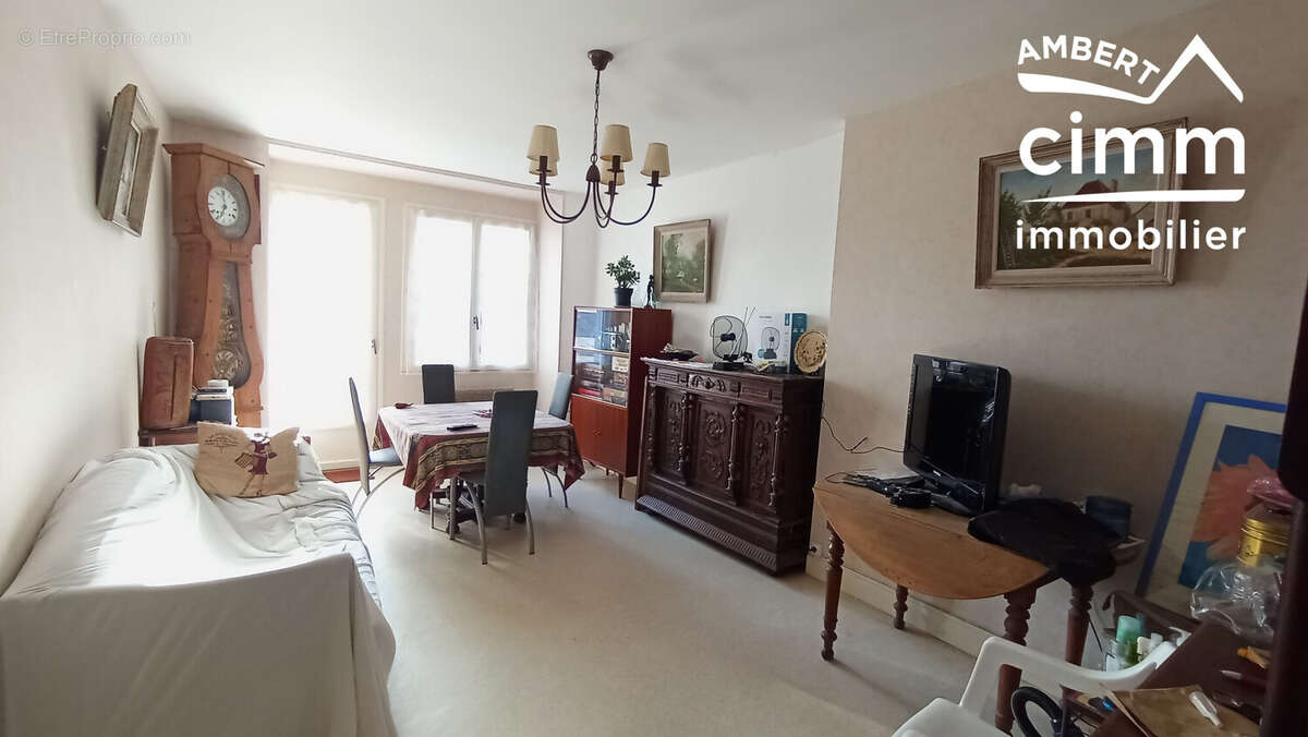 Maison à TOURS-SUR-MEYMONT