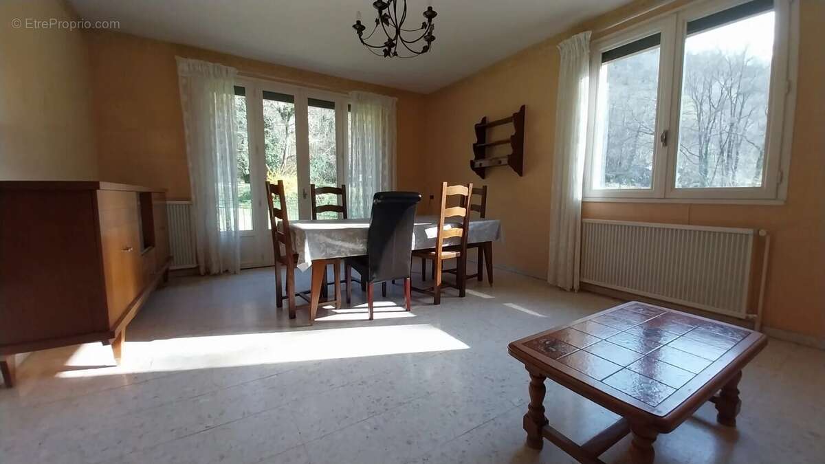 Maison à SAINT-MARTIN-LAGUEPIE