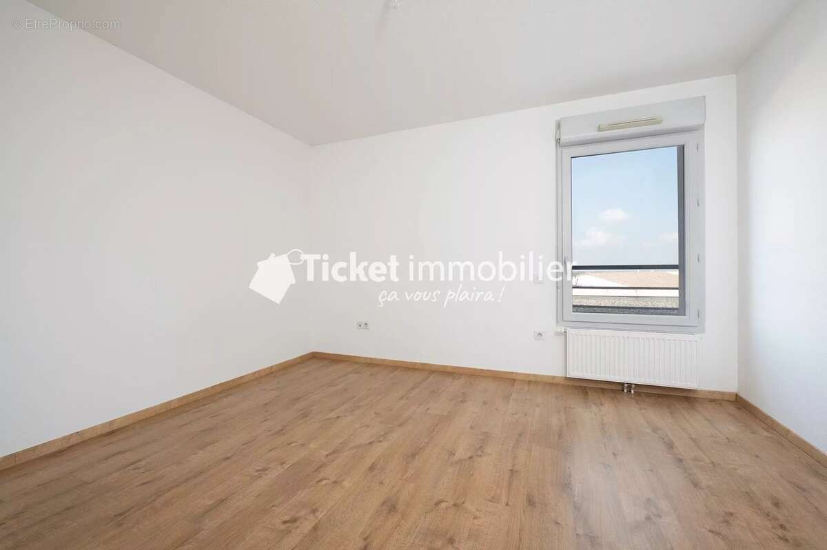 Appartement t3 61m2 cornebarrieu avec balcon, deux places de parking, concierge etc... - photo 8