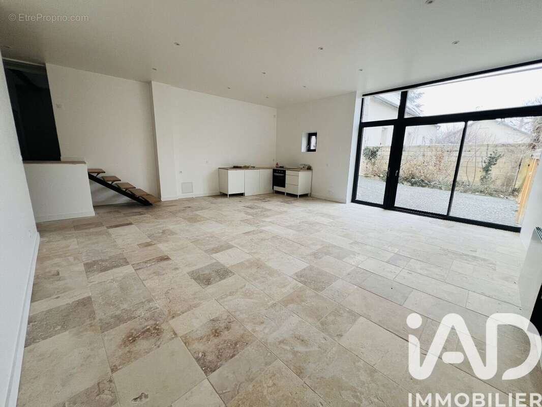 Photo 2 - Maison à BALLAN-MIRE
