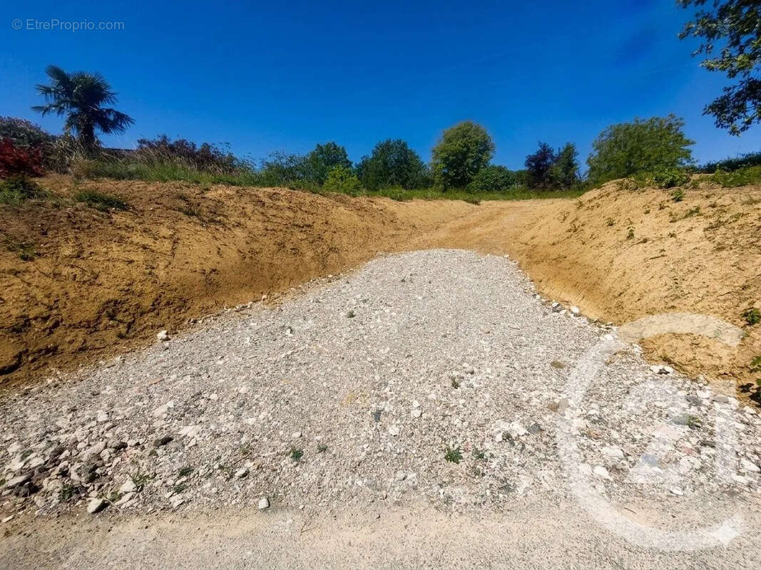 Terrain à LAYRAC