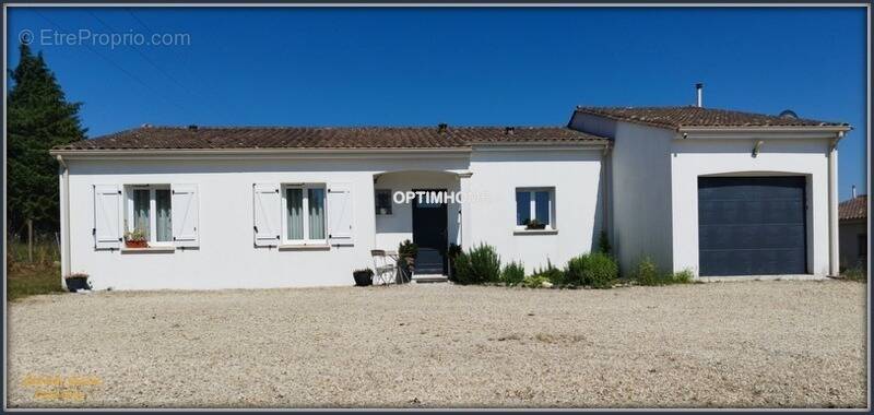 Maison à VILLEBOIS-LAVALETTE