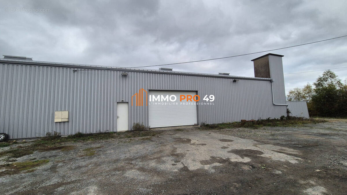 Commerce à LA POUEZE