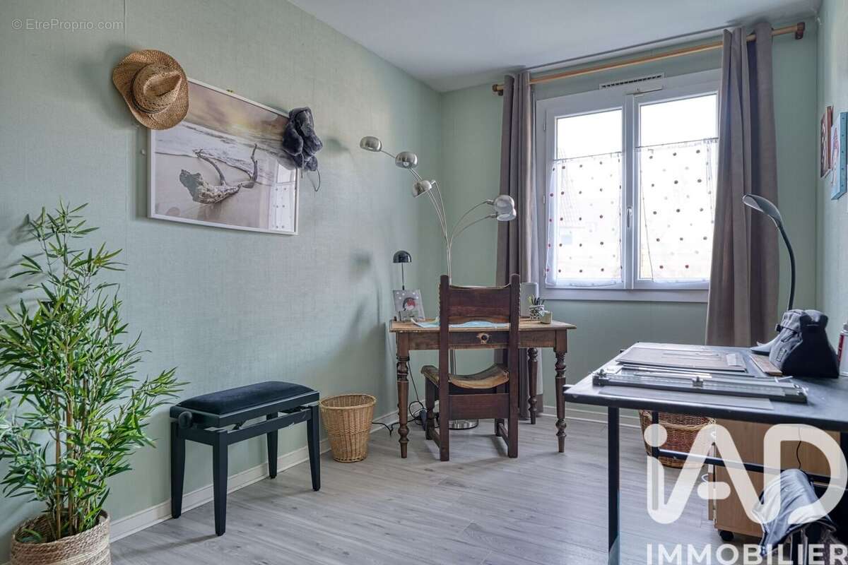 Maison 158 m² à Forges-Les-Bains  - photo 9