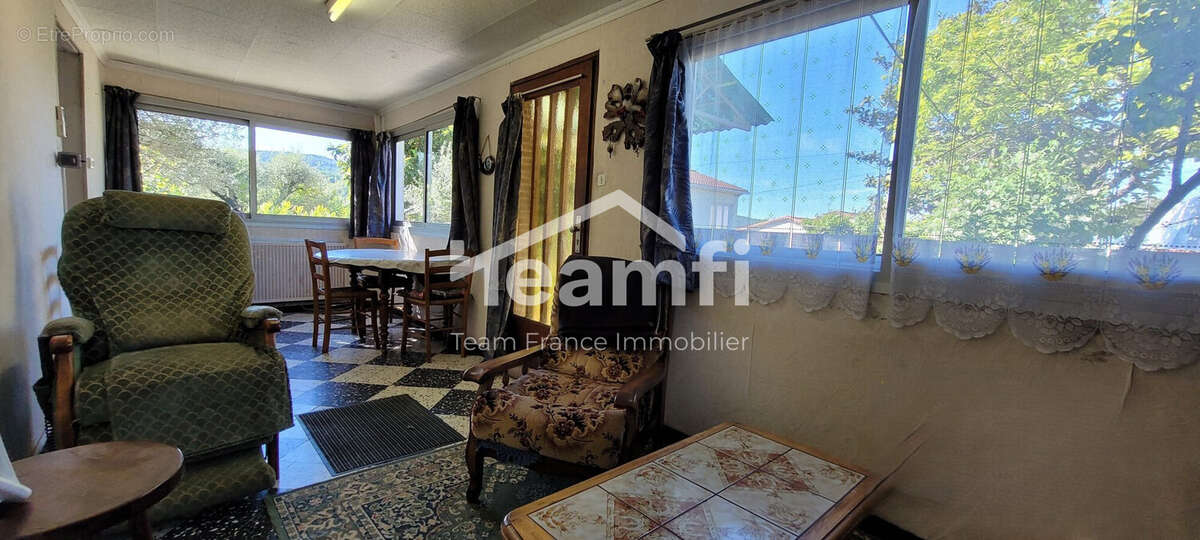 Maison à SAINT-JULIEN-LES-ROSIERS