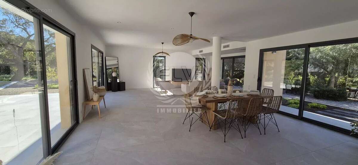 Maison à PLAN-DE-LA-TOUR