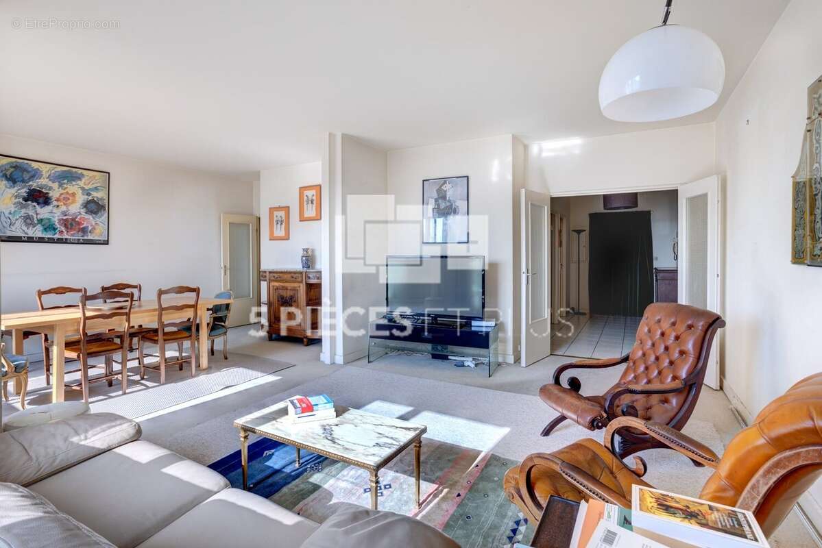 Appartement à COURBEVOIE