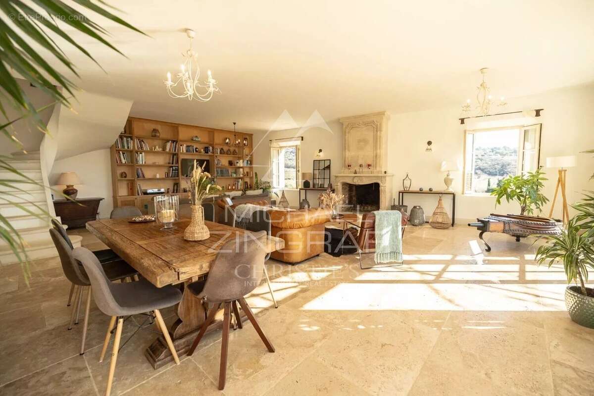 Maison à SAINT-SATURNIN-LES-APT