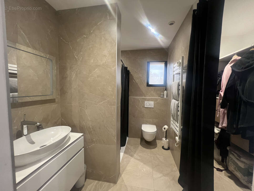 Maison à SAINT-LAURENT-DU-PAPE