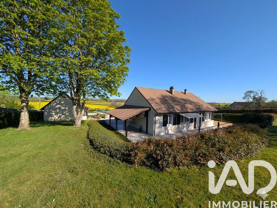 Maison 154 m² à Saint-Firmin-Des-Pres  - photo 2