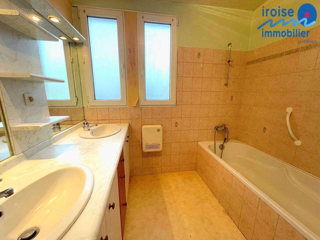 Maison à LE RELECQ-KERHUON