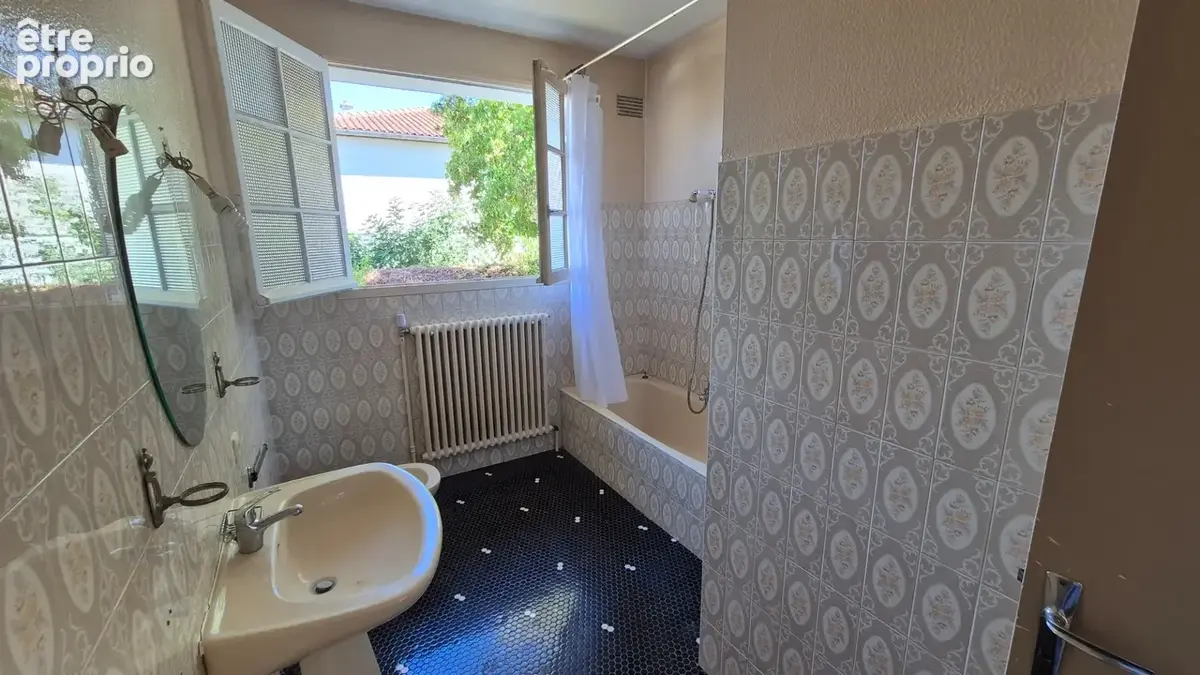 Pavillon Plain-Pied sur terrain clos et arboré, 3 chambres, proche bus et commerces - photo 8