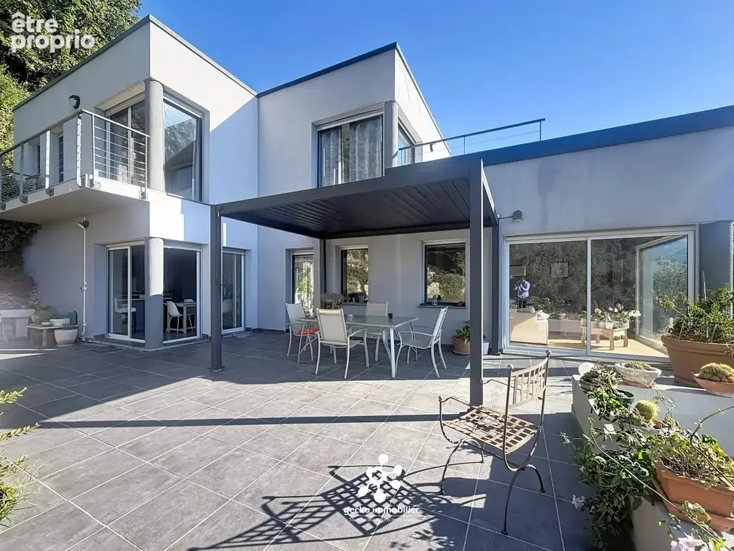 Carros - Les plans - Maison d’architecte avec piscine et terrain de 3000 m2 - photo 17