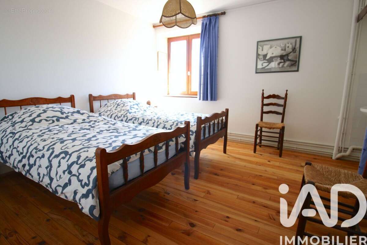 Maison 330 m² à Saint-Germain-L'herm  - photo 8